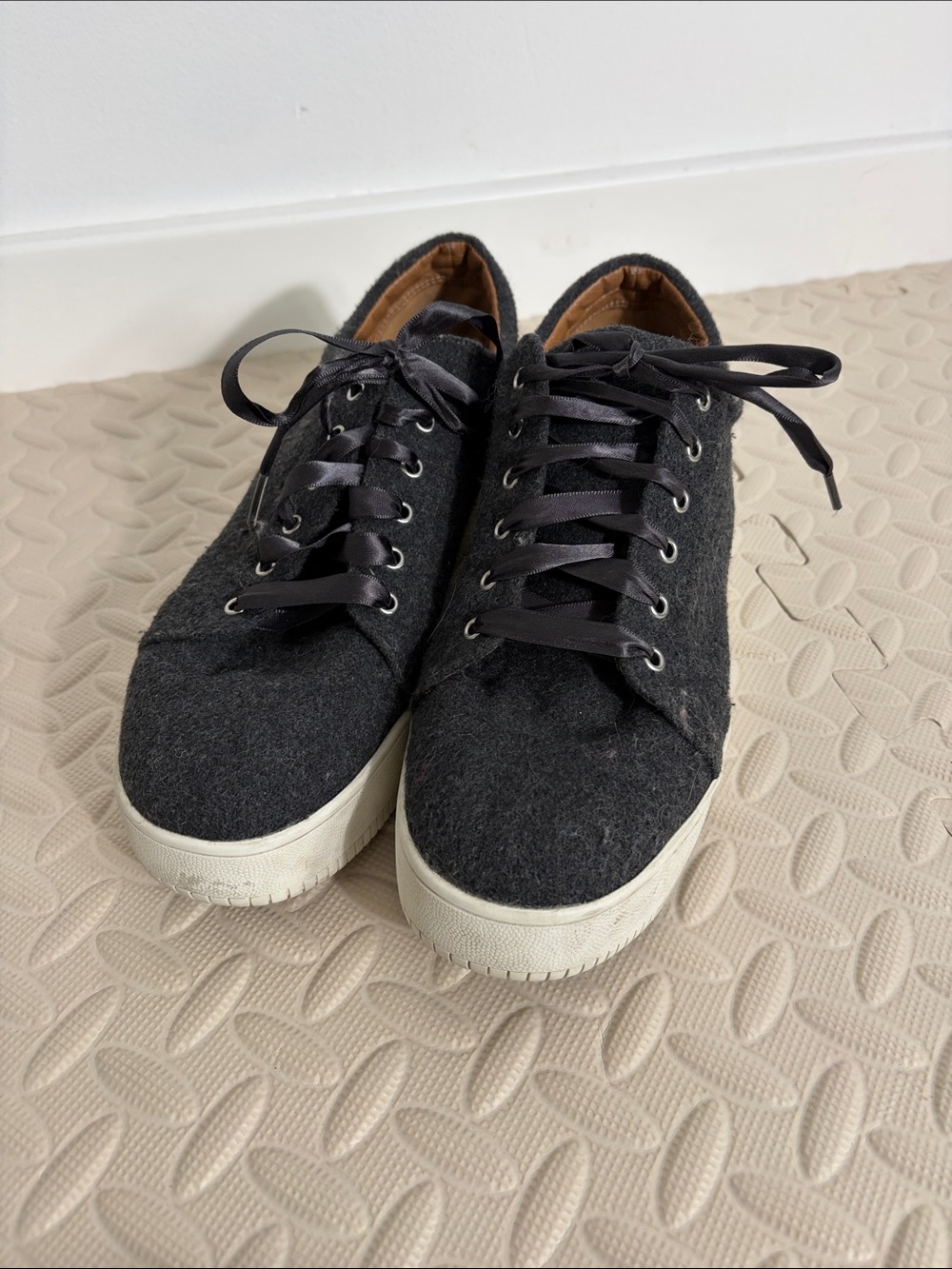 Susina Black Casual Wool Sneaker Size 9